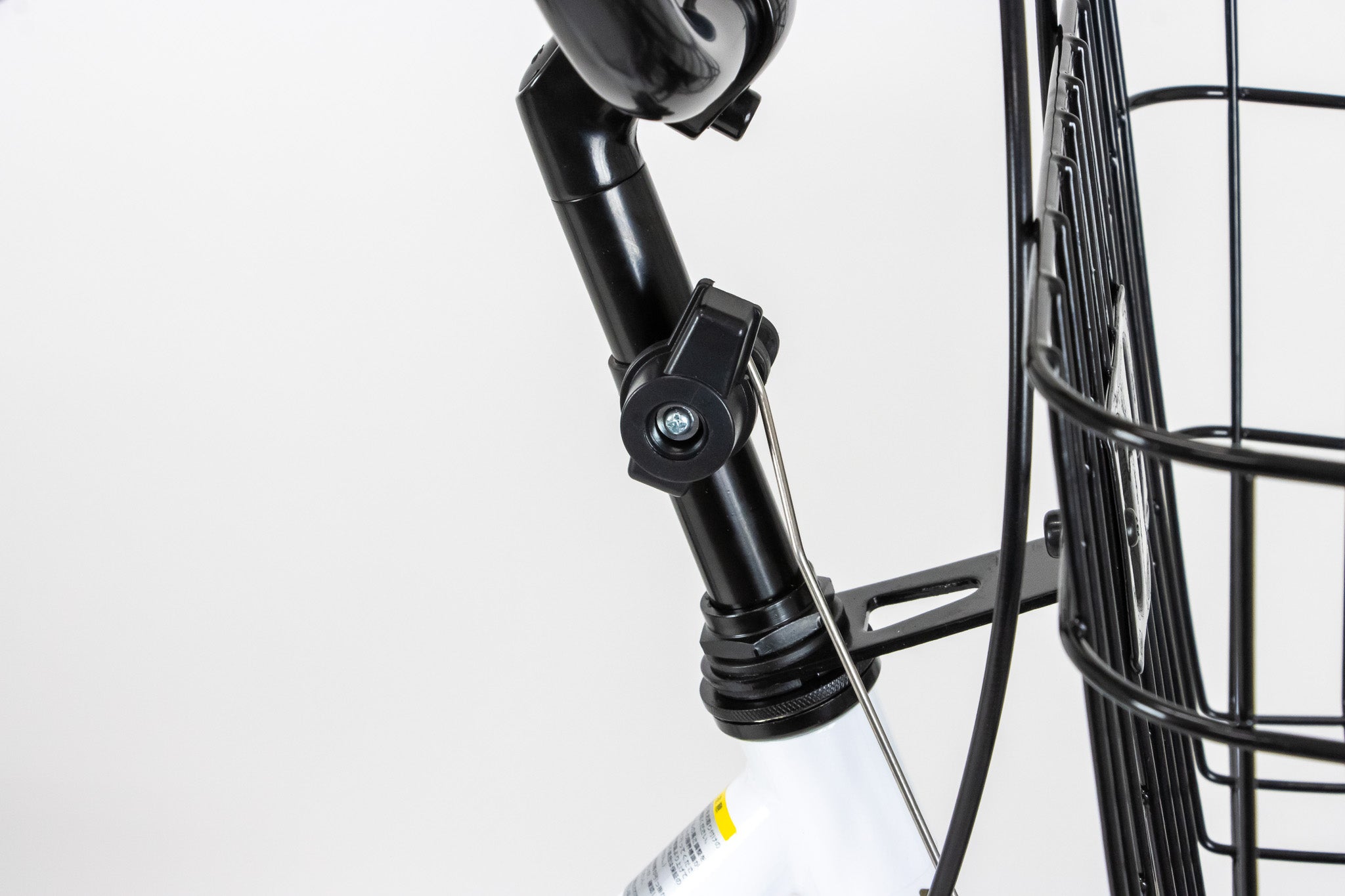 【レボルテ】シティサイクル ブラック バスケット付き レボルテ】シティサイクル ブラック バスケット付き 【公式通販】